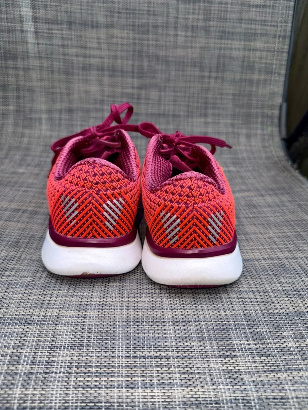 Under Armour Women's Gradient Red to Maroon Knit Trainers - Picture 3 of 6